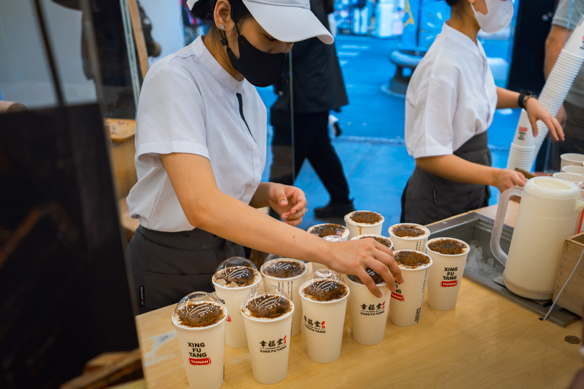 Xing Fu Tang staff preparing cups of boba tea